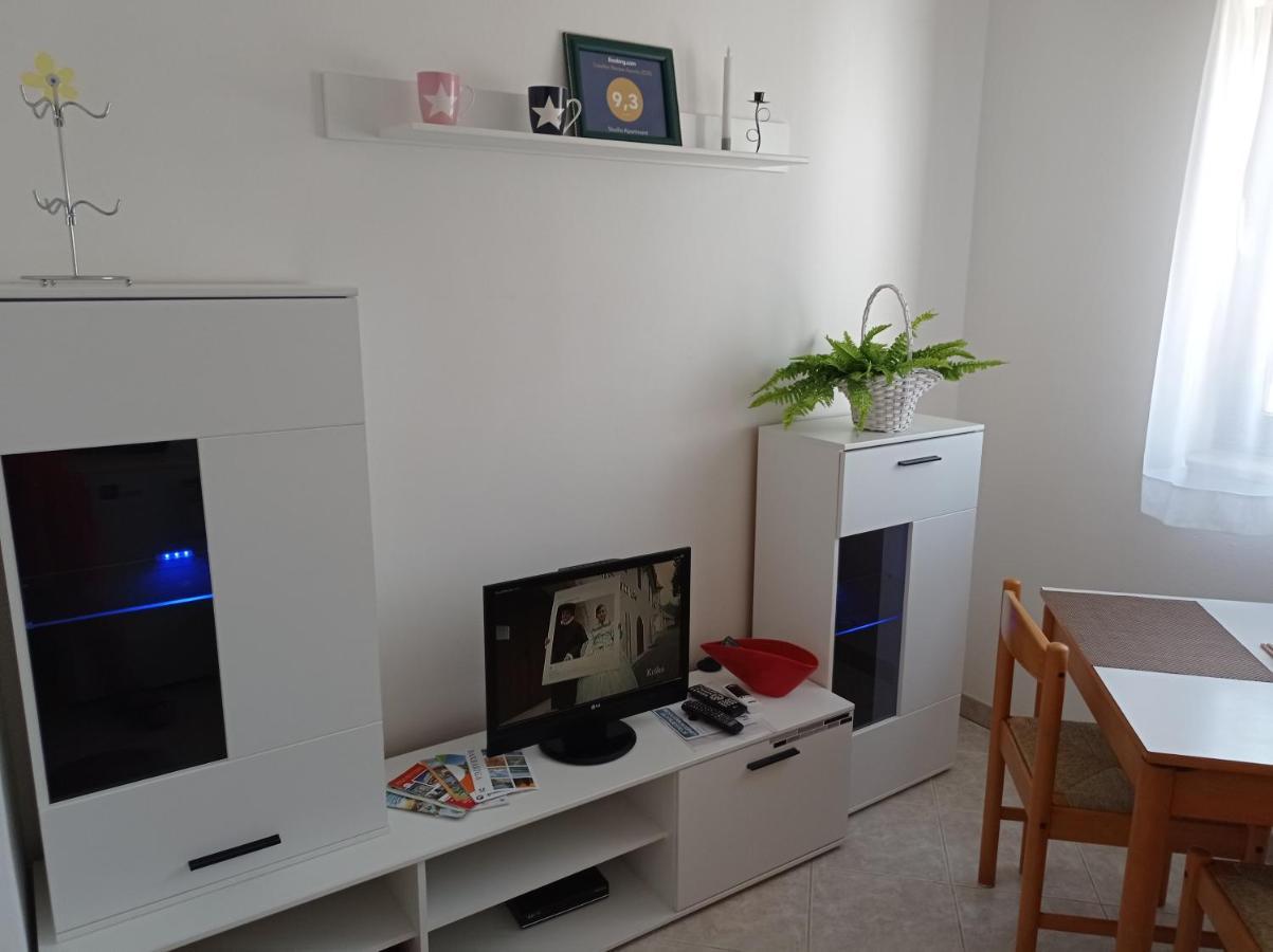 "Sunny" - Studio Apartment Pula Dış mekan fotoğraf