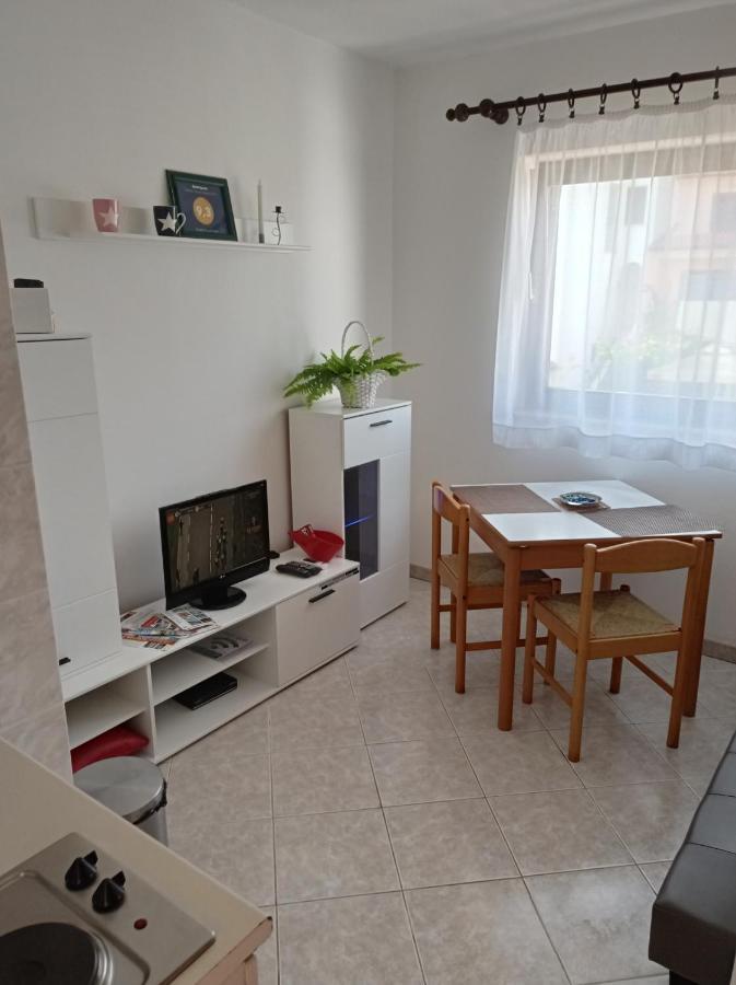 "Sunny" - Studio Apartment Pula Dış mekan fotoğraf